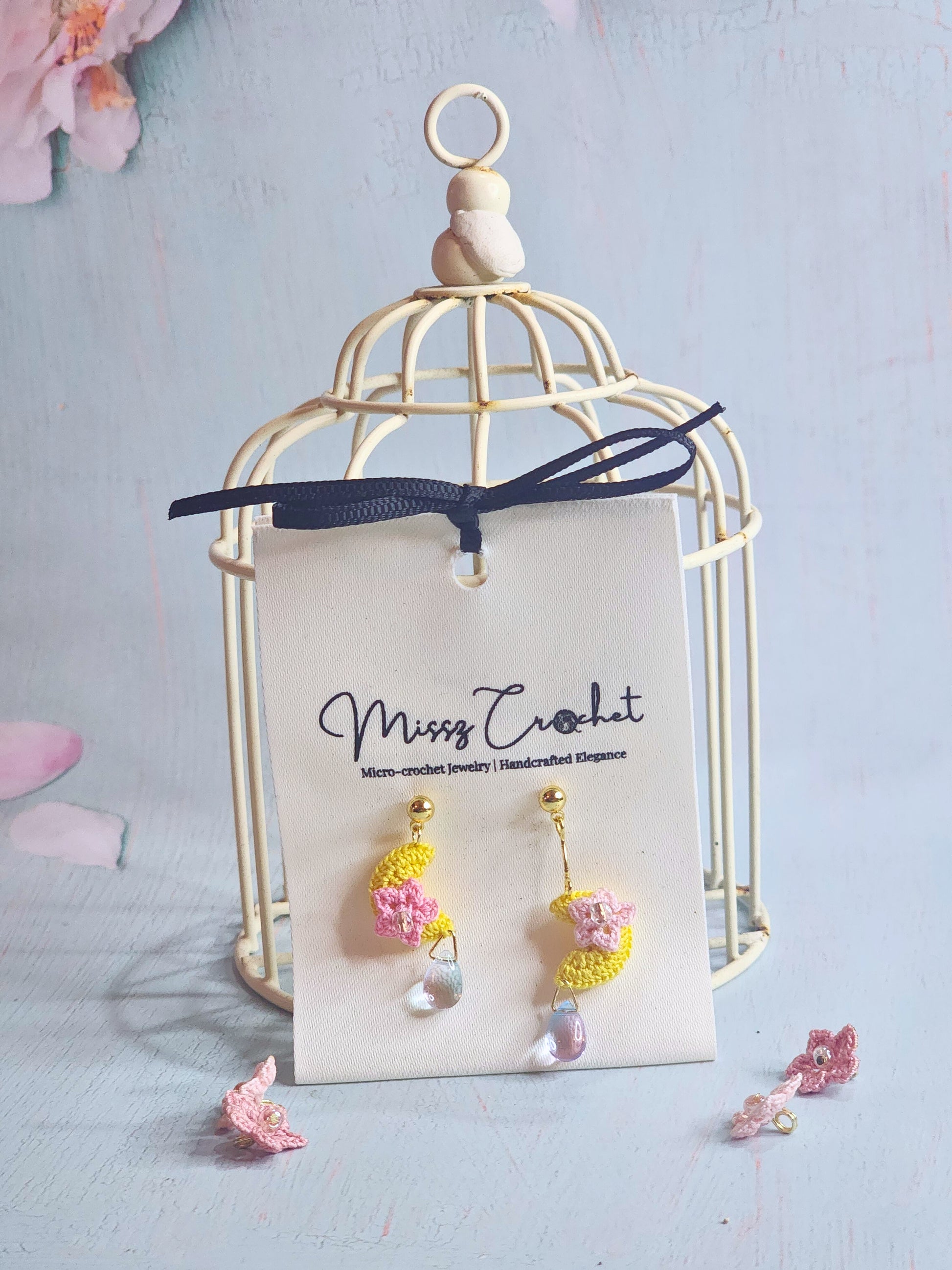 Handcrafted micro-crochet asymmetrical Autumn moon earrings. Miyuki glass beads from Japan and 18K gold-plated ear hooks.