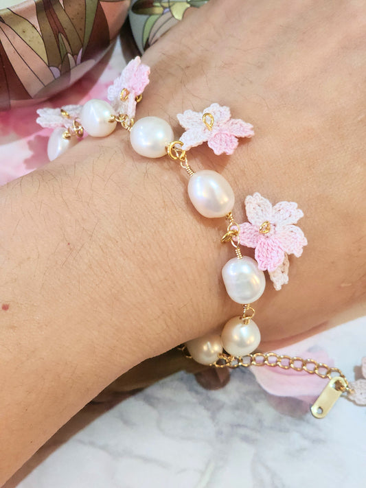Natural 8-9mm Baroque Pearls bracelet with handcrafted micro-crochet Sakura blossoms. 18K gold-plated adjustable bracelet.