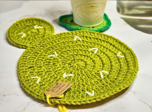 Light green cactus crochet centerpiece to glow up your table