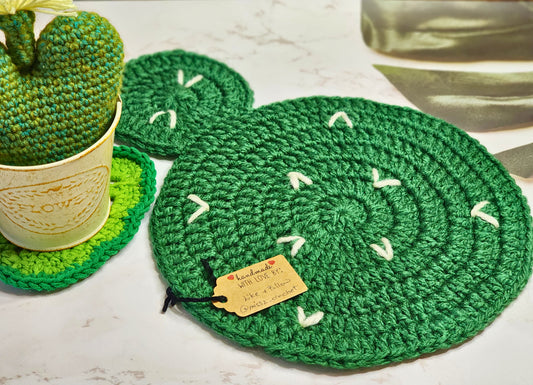 Bright green cactus crochet centerpiece to glow up your table