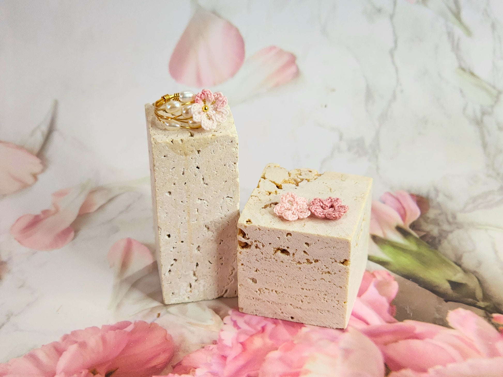 Exquisite ring of natural Baroque pearls adorned with a pink-white handcrafted micro-crochet Sakura 