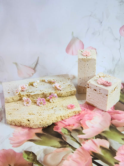 Handcrafted pink-white micro‑crochet Sakura blossoms, flanked by 5-6mm natural Baroque pearls. 14K gold-plated bracelet.